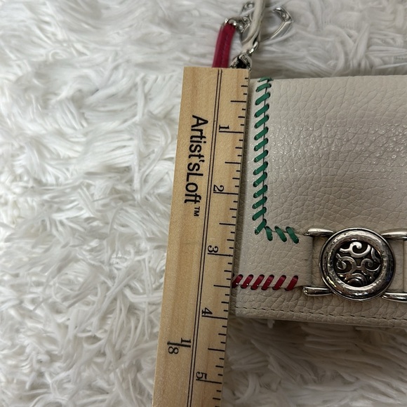 BRIGHTON CROSSBODY LEATHER WALLET W/ STRAP WHITE W/ BLUE RED YELLOW RIBBONS - Picture 14 of 14